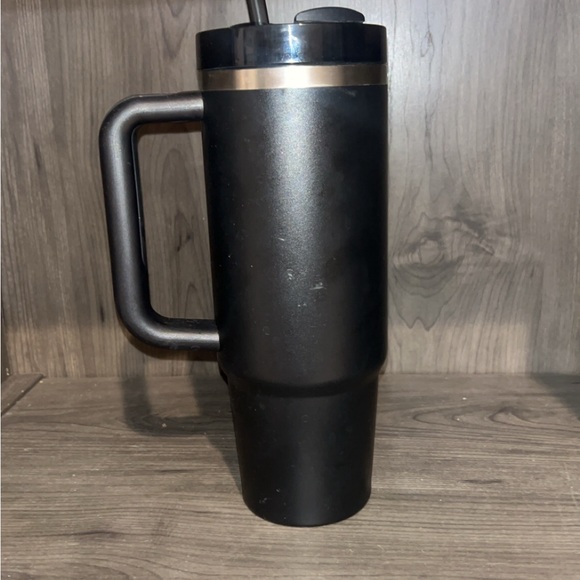 Black Stanley cup, 40 oz - Picture 2 of 4